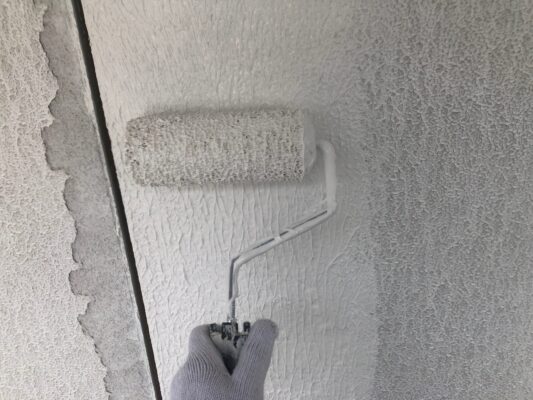 和歌山市密着の外壁塗装・屋根塗装専門店エースペイントの下塗りの塗装　厚塗り工法