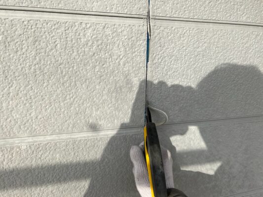 和歌山市密着の外壁塗装・屋根塗装専門店エースペイントの外壁の塗装　目地　コーキング撤去