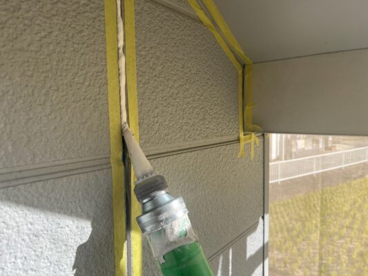 和歌山市密着の外壁塗装・屋根塗装専門店エースペイントの外壁の塗装　目地　コーキング打設
