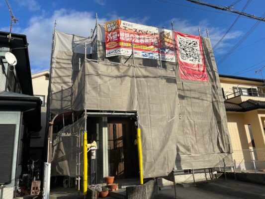 和歌山市密着の外壁塗装・屋根塗装専門店エースペイントの外壁と屋根の塗装　足場組立