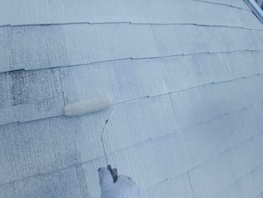和歌山市密着の外壁塗装・屋根塗装専門店エースペイントの屋根の塗装　下塗り塗装　下塗り2回目