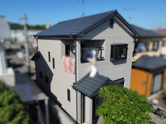 【和歌山市】K様邸<br>『外壁はディープグレージュのワントーン、屋根は耐候性が強化されたディープグレーで上品な仕上がりに…✧₊°』