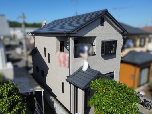 【和歌山市】K様邸<br>『フォーングレージュの外壁と耐候性が強化されたディープグレーの屋根で、まるで新築のような仕上がりに…✧₊°』